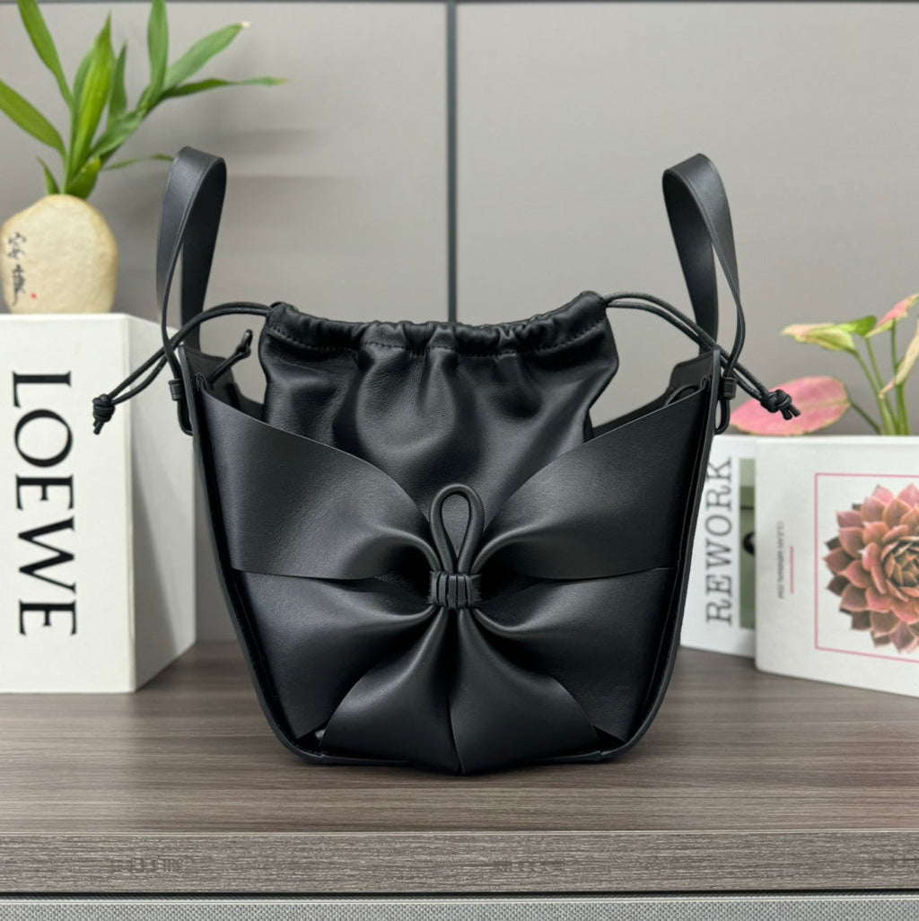 LOE 27 HAMMOCK COMPACT BAG IN BLACK CALFSKIN