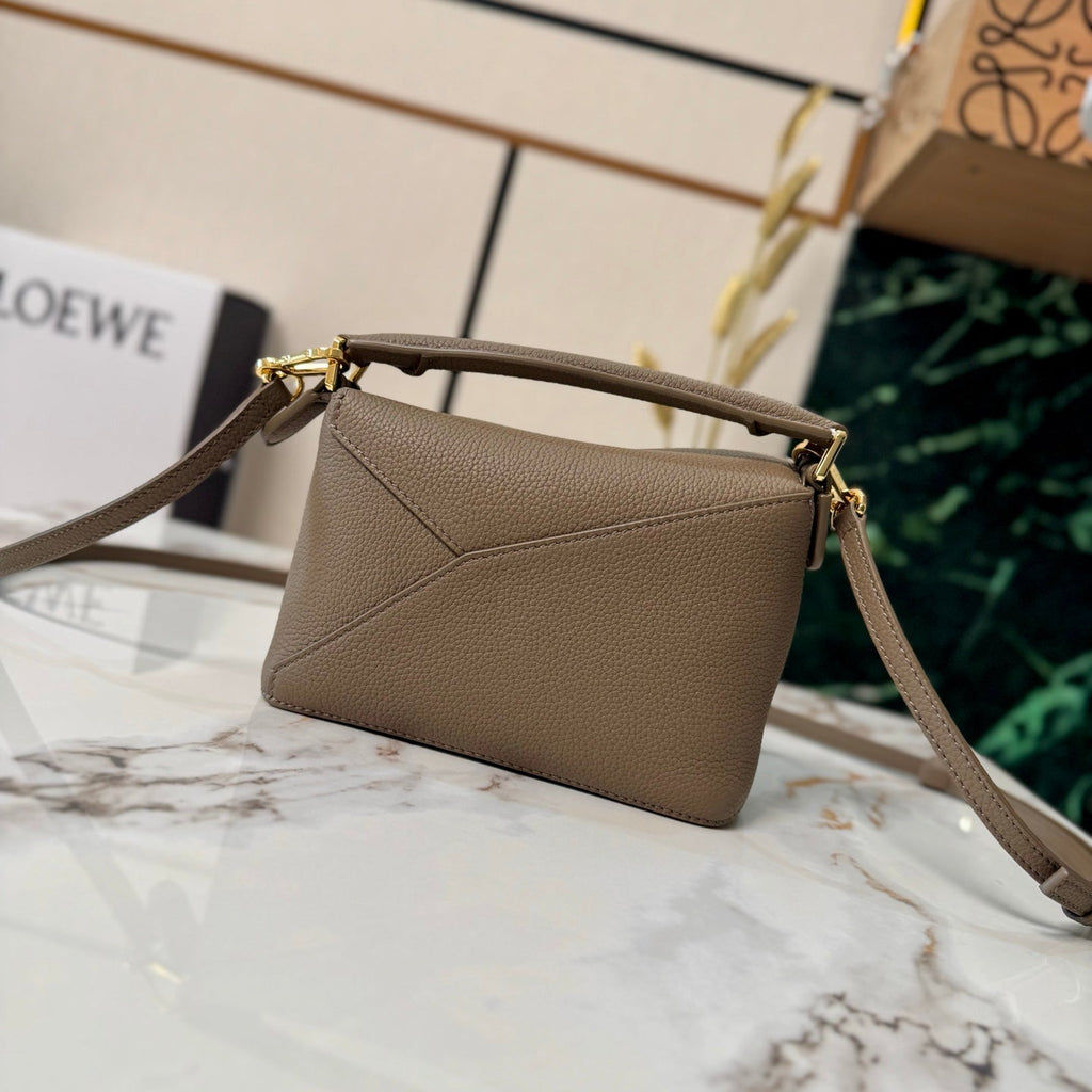 LOEWE 25S PUZZLE EDGE BAG 18 IN WALNUT BROWN CALFSKIN GOLD HARDWARE