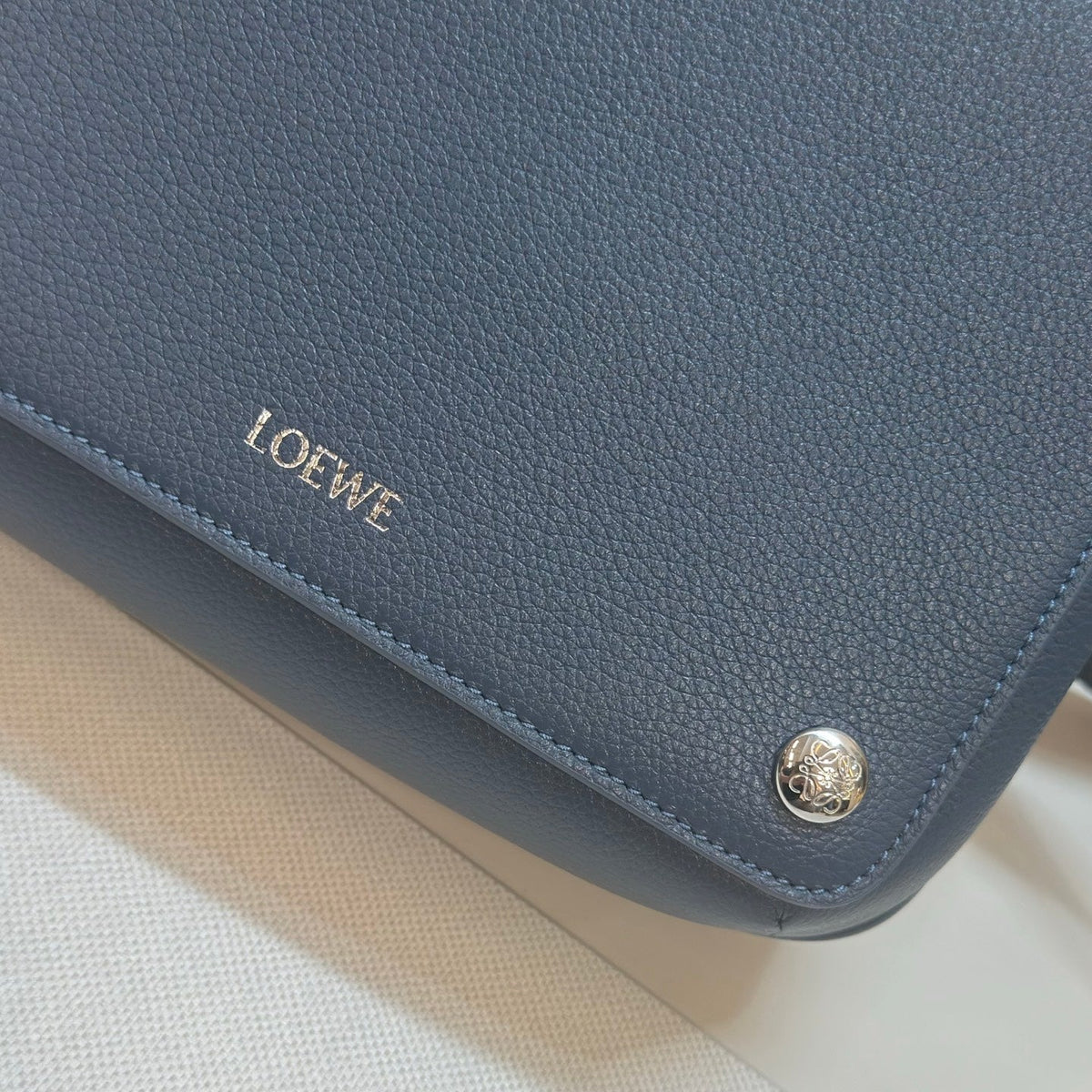 LOEWE 25S PEBBLE BAG 23 IN STEEL BLUE CALFSKIN SILVER HARDWARE