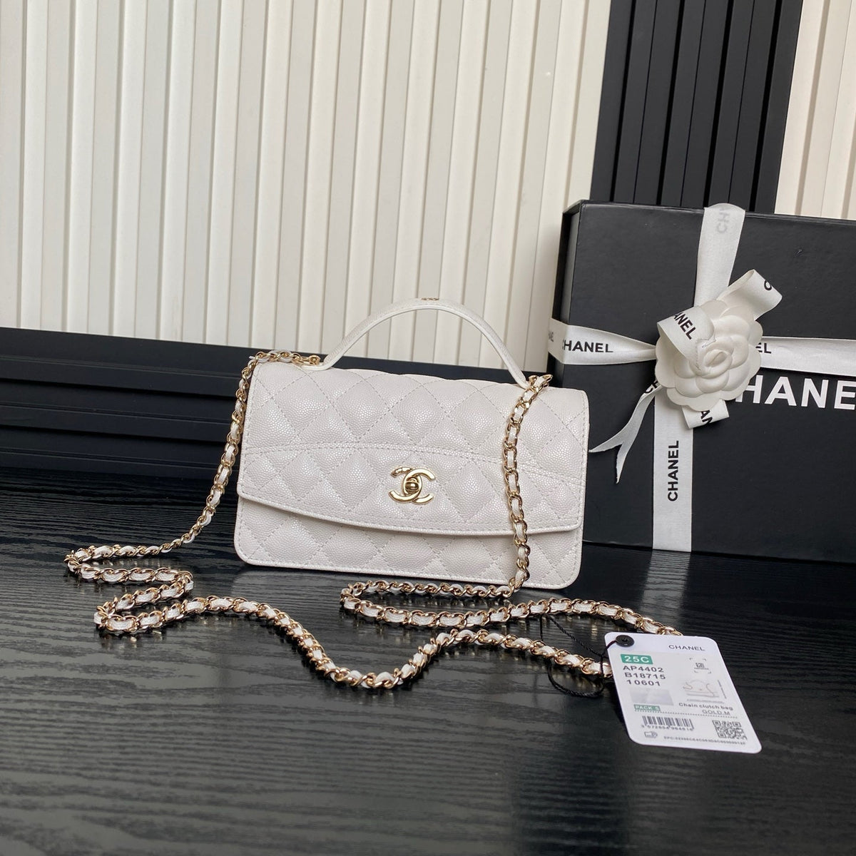 CHANEL 25C FLAP BAG 18 IN WHITE SHINY GRAINED CALFSKIN GOLD HARDWARE