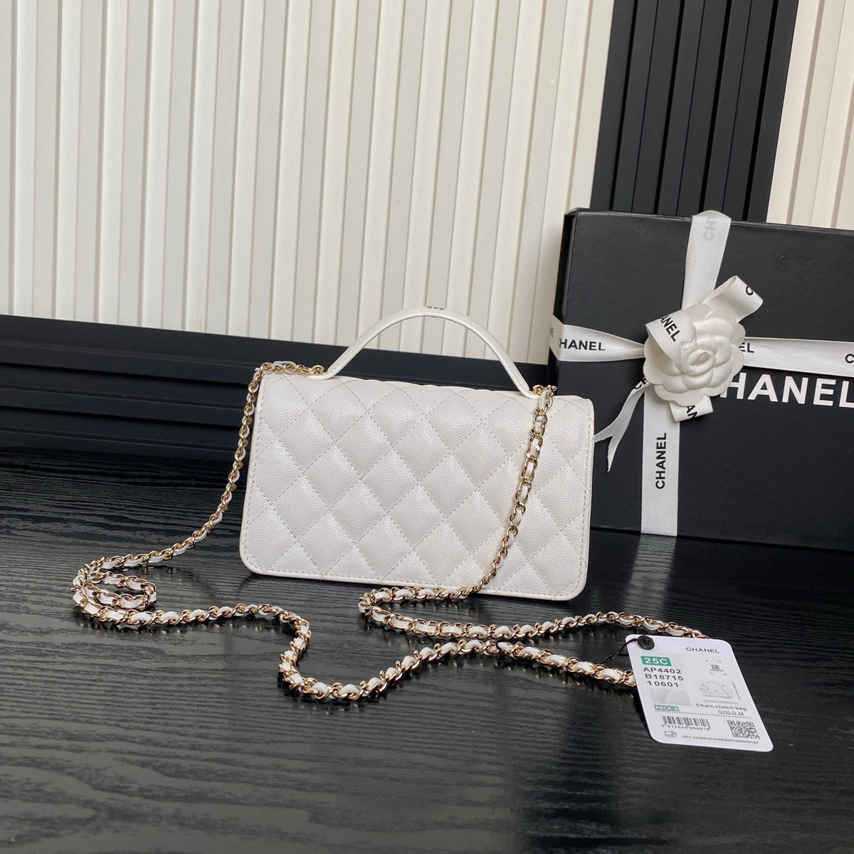 CHANEL 25C FLAP BAG 18 IN WHITE SHINY GRAINED CALFSKIN GOLD HARDWARE