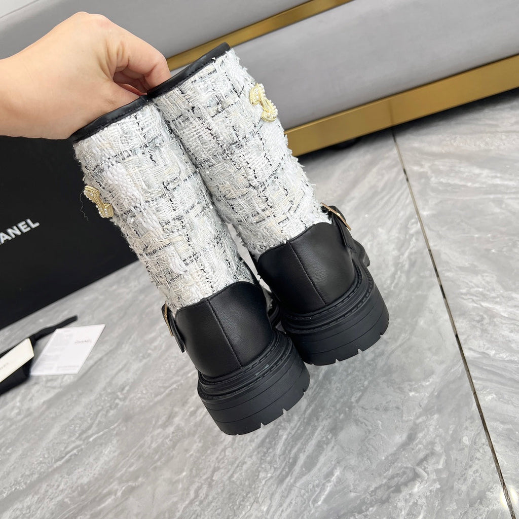 CHANEL 25S MID-CALF BOOTS 45MM IN BLACK CALFSKIN AND WHITE TWEED GOLD HARDWRE