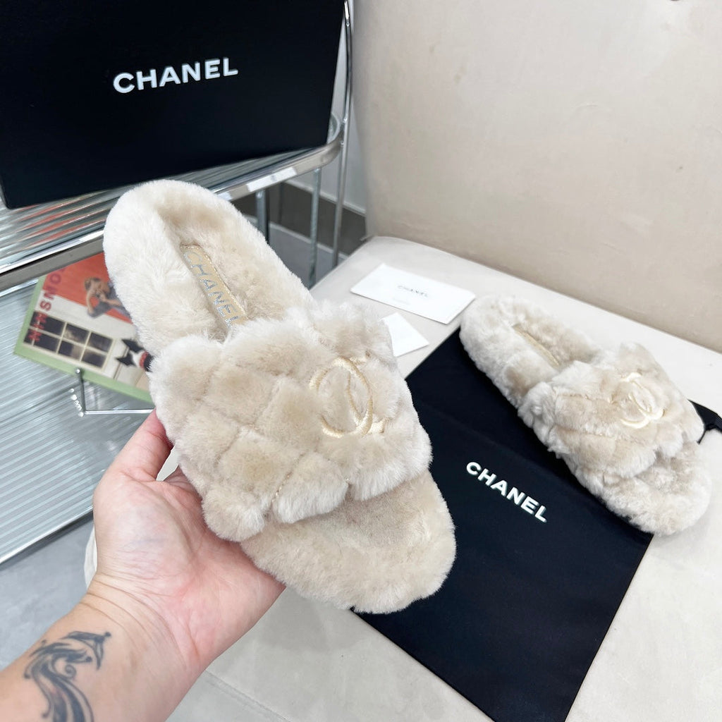 CHANEL 25S FUR SLIPPERS WITH EXPOSED-STITCH STRAPS IN LIGHT GRAY