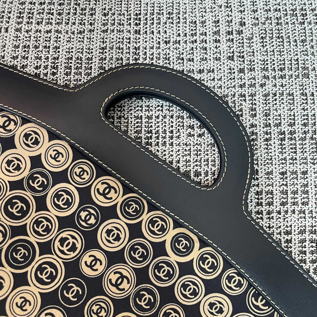 CHANEL 25S SHOPPING BAG 46 CM IN BLACK MIX BEIGE CANVAS PRINTED LOGO