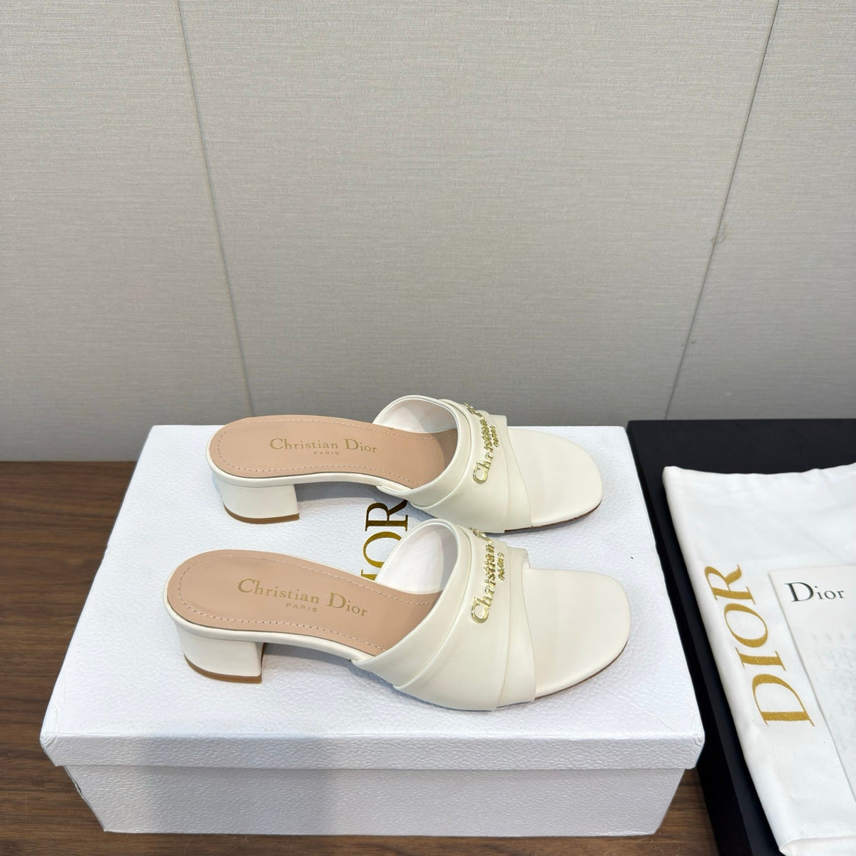 DIOR HIGH HEEL 25S 45 MM IN WHITE LAMBSKIN WITH GOLD HARDWARE