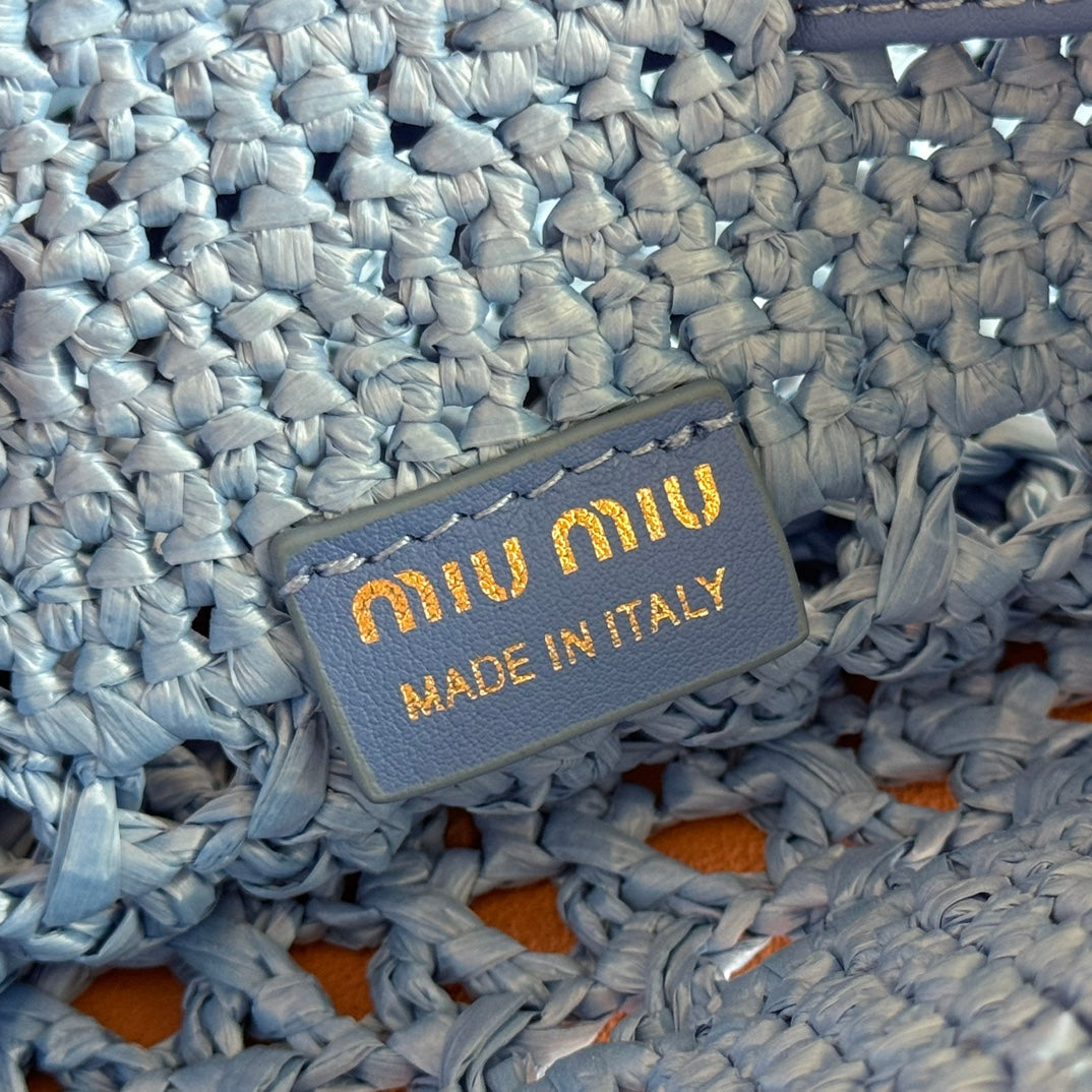 MIUMIU 26S WANDER BUCKET BAG 23 IN BLUE RAFFIA WITH LEATHER TRIM