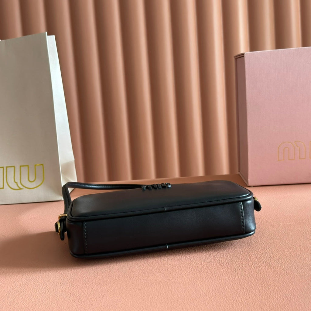 MIUMIU 26S POUCH BAG 20 IN BLACK CALFSKIN GOLD HARDWARE