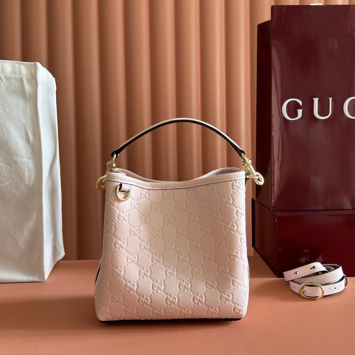 GUCCI 26S HAND BAG 19 IN LIGHT PINK CALFSKIN WITH MONOGRAM PATTERN