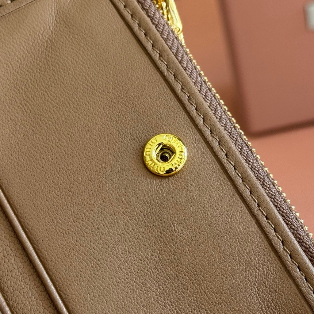 MIUMIU 26S SMALL MATELASSE CARD HOLDER 11 IN BROWN CALFSKIN GOLD HARDWARE