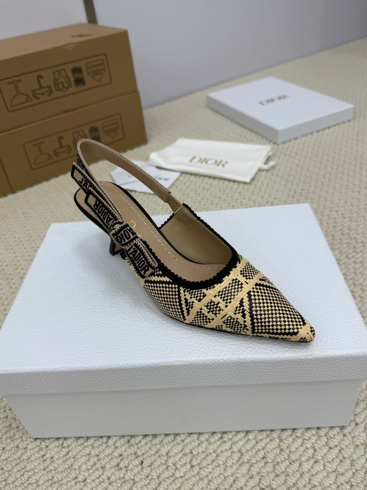 DIOR HIGH SLINGBACK 65 MM 25S IN BLACK AND BEIGE RAFFIA