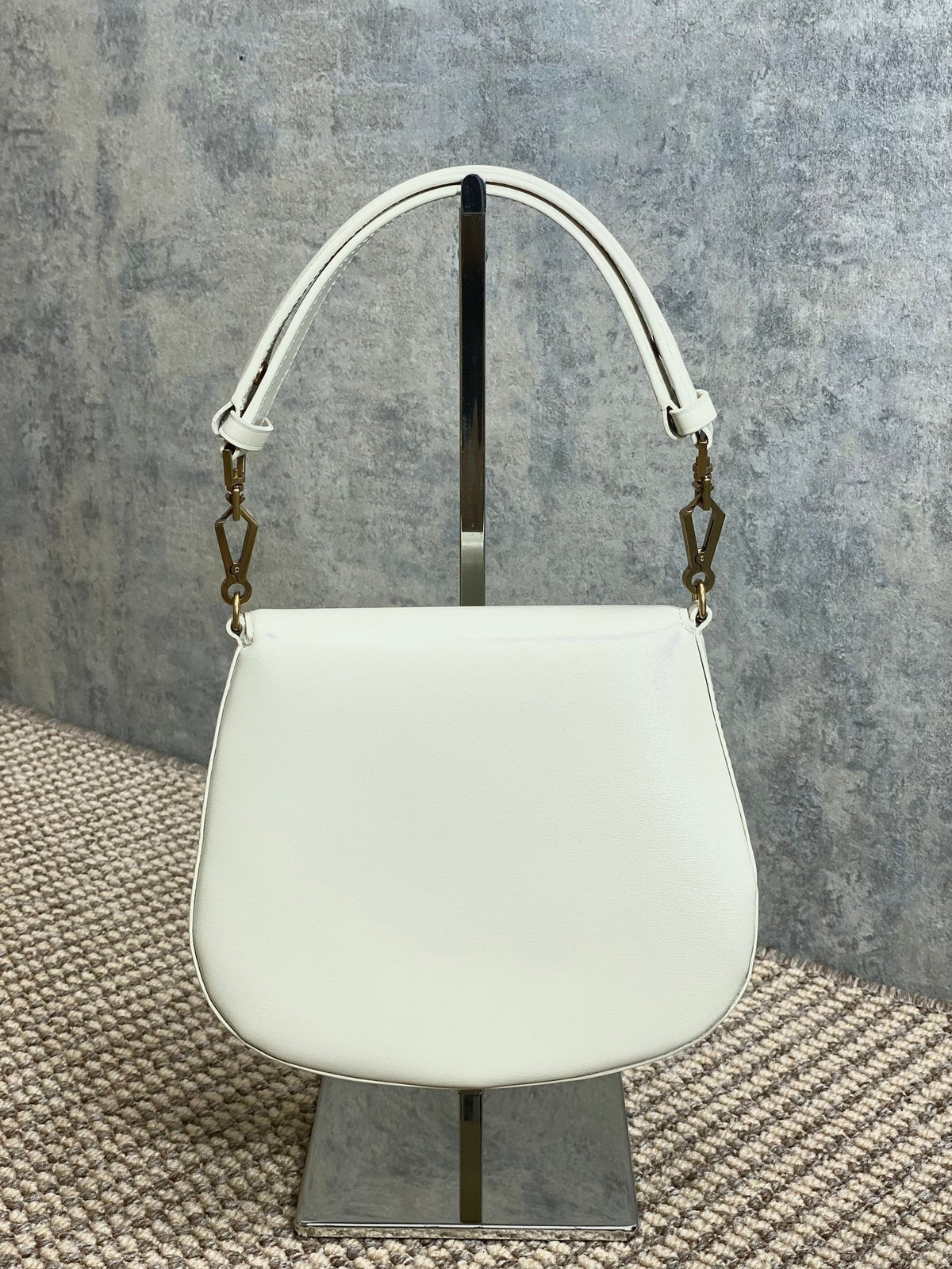 VOLTAIRE TOP HANDLE IN BOX 21 IN WHITE CALFSKIN GOLD HARDWARE