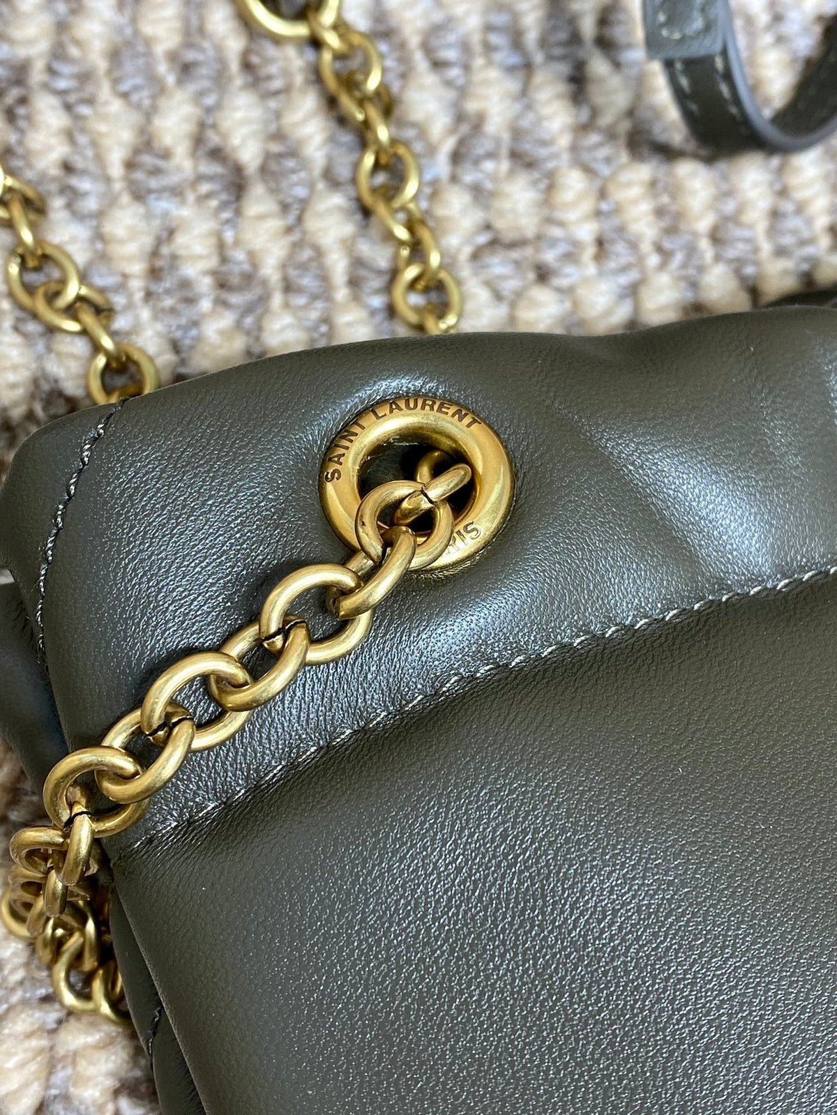 DRAWSTRING CHAIN STRAP SHOULDER BAG 39 IN DARK GREEN QUILTED CALFSKIN