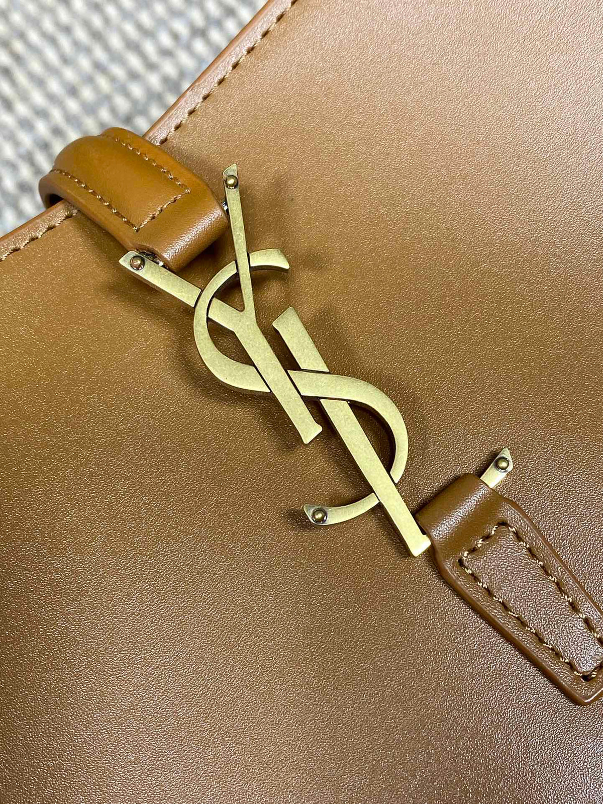 LE 37 MEDIUM BUCKET BAG 25 IN TORTILLA BROWN CALFSKIN GOLD HARDWARE