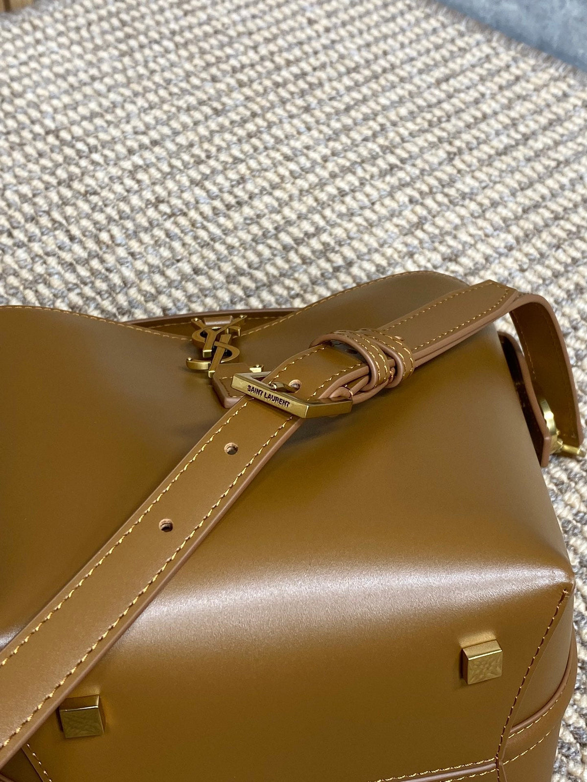LE 37 SMALL BUCKET BAG 20 IN TORTILLA BROWN CALFSKIN GOLD HARDWARE
