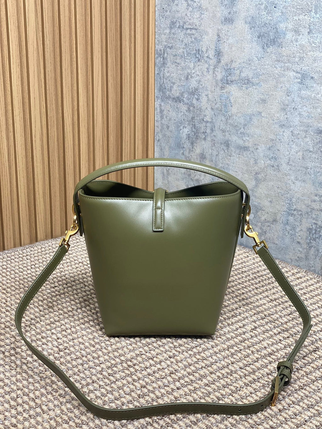 LE 37 SMALL BUCKET BAG 20 IN AVOCADO GREEN CALFSKIN GOLD HARDWARE