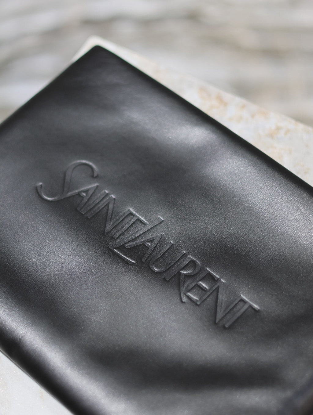 POUCH 30 IN BLACK CALFSKIN WITH EMBOSSED LOGO