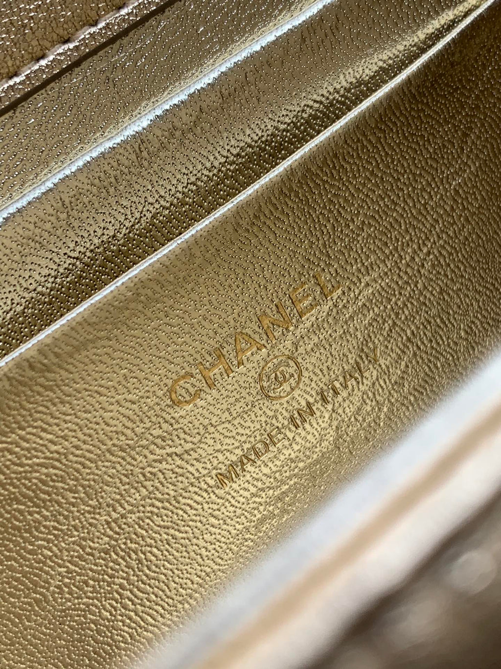 CHANEL 25S KELLY BAG 18 IN GOLD METALLIC LAMBSKIN WITH GOLD HARDWARE