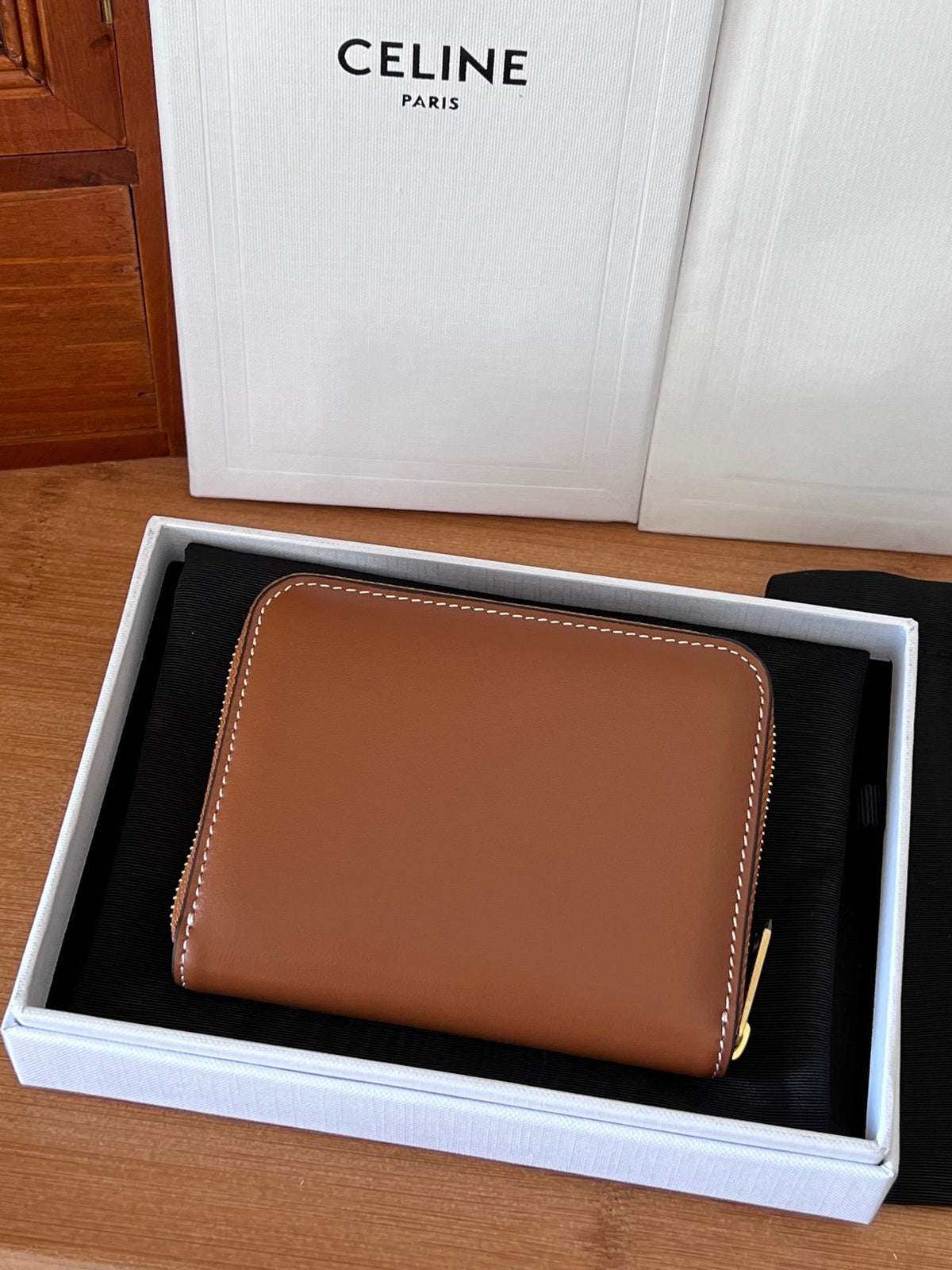CELINE 25S TRIOMPHE COMPACT ZIPPED WALLET 11 IN BROWN CALFSKIN GOLD HARDWARE