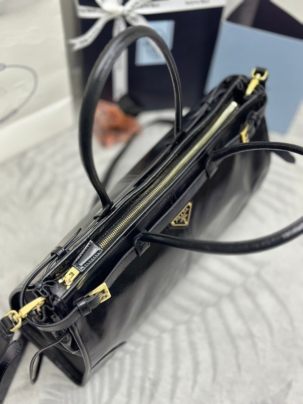 PRADA 25S BONNIE LARGE HANDBAG 38 IN BLACK GLOSSY CALFSKIN GOLD HARDWARE
