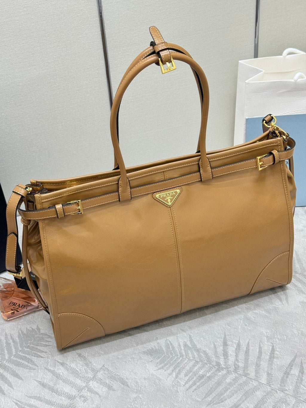 PRADA 25S LUX SOFT BAG 42 IN CARAMEL GLOSSY CALFSKIN GOLD HARDWARE