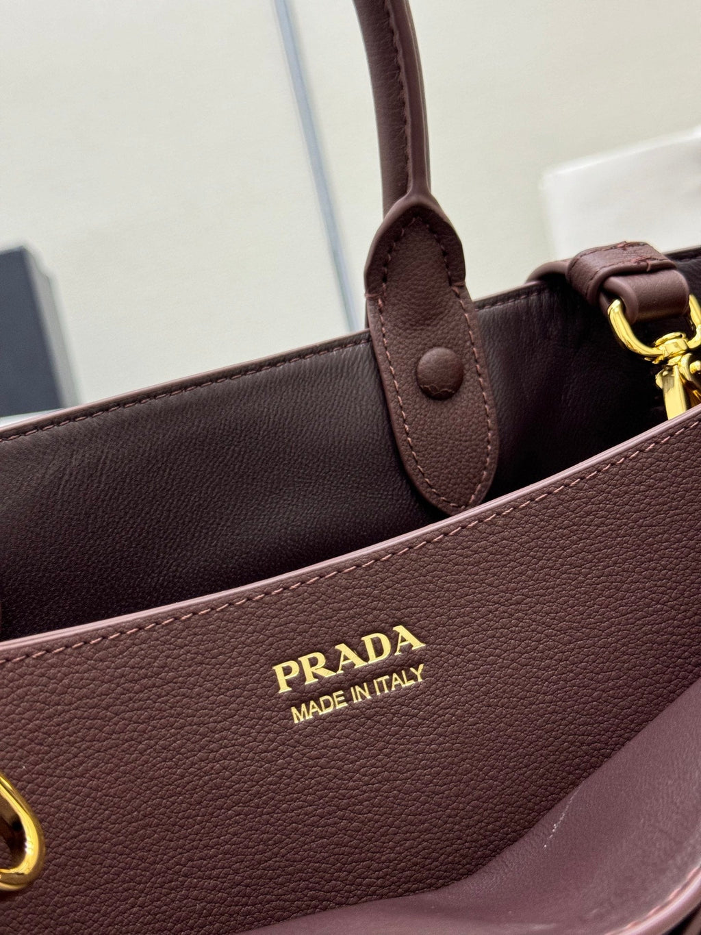 PRADA 25S BUCKLE SMALL HANDBAG 32 IN RICH BROWN CALFSKIN GOLD HARDWARE