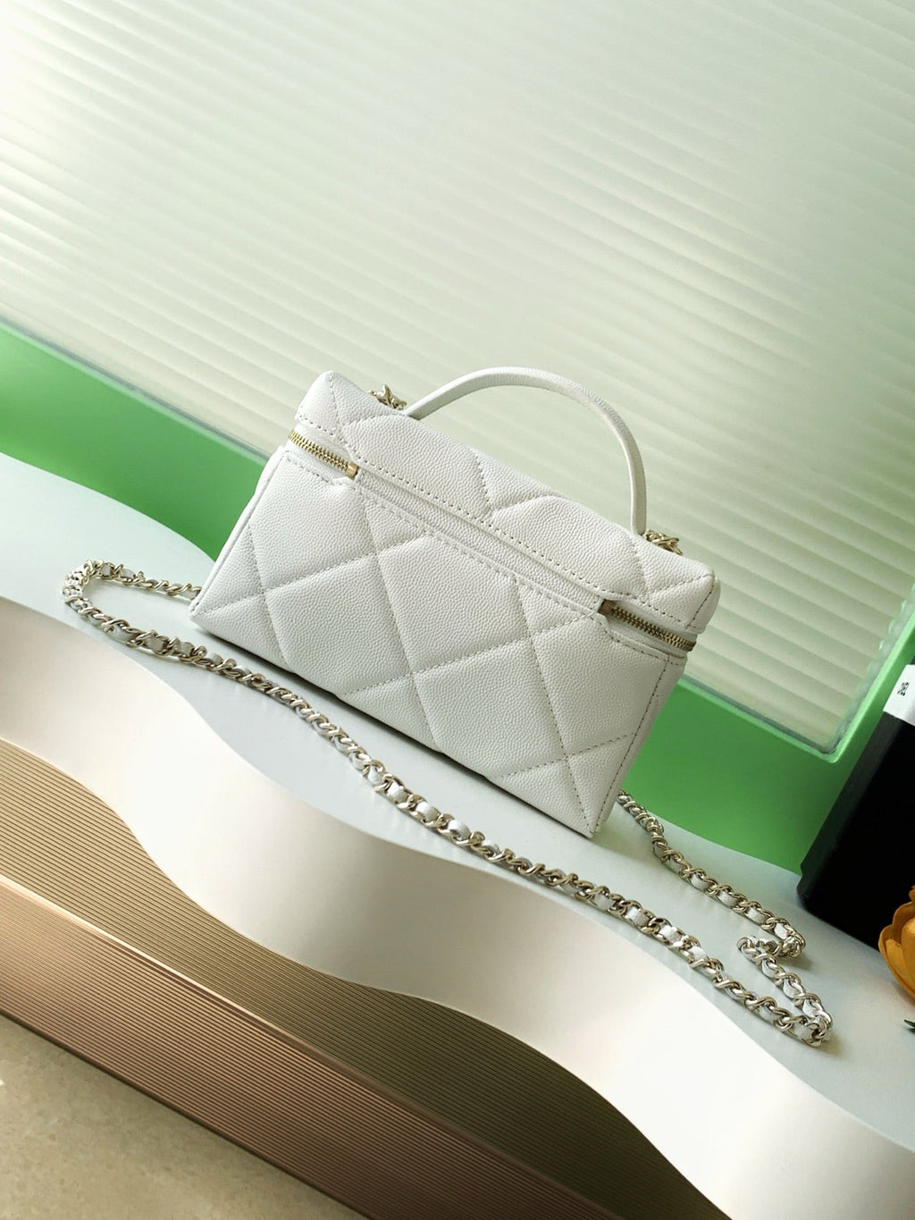 CHANEL 25S VANITY BAG 19.5 CM IN WHITE LAMBSKIN