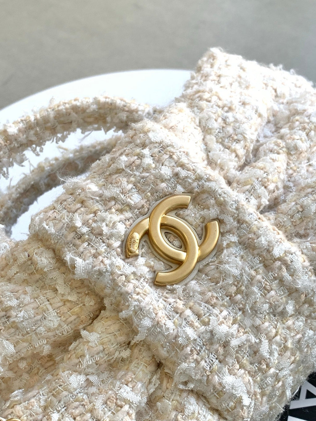 CHANEL 25S BOW BAG 38 IN CREAM WHITE TWEED WITH GOLD HARDWARE