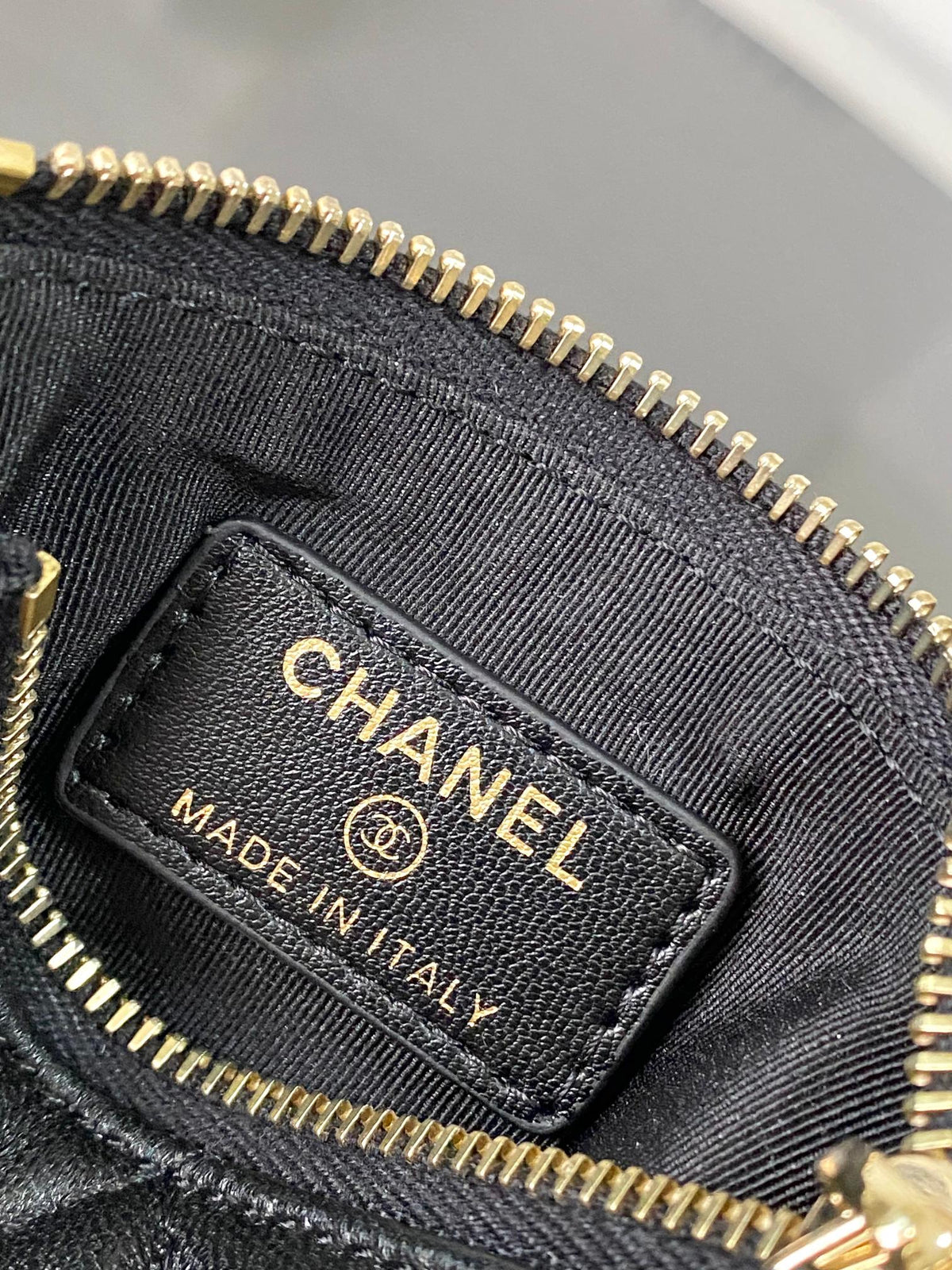 CHANEL 25S CLUTCH WITH CHAIN 20 CM IN BLACK LAMBSKIN WITH GOLD HARDWARE