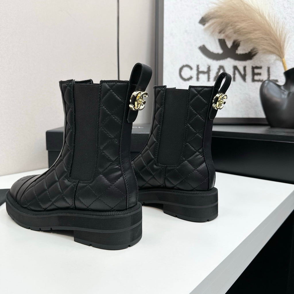 CHANEL 25S ELASTIC CHELSEA BOOTS IN BLACK CALFSKIN
