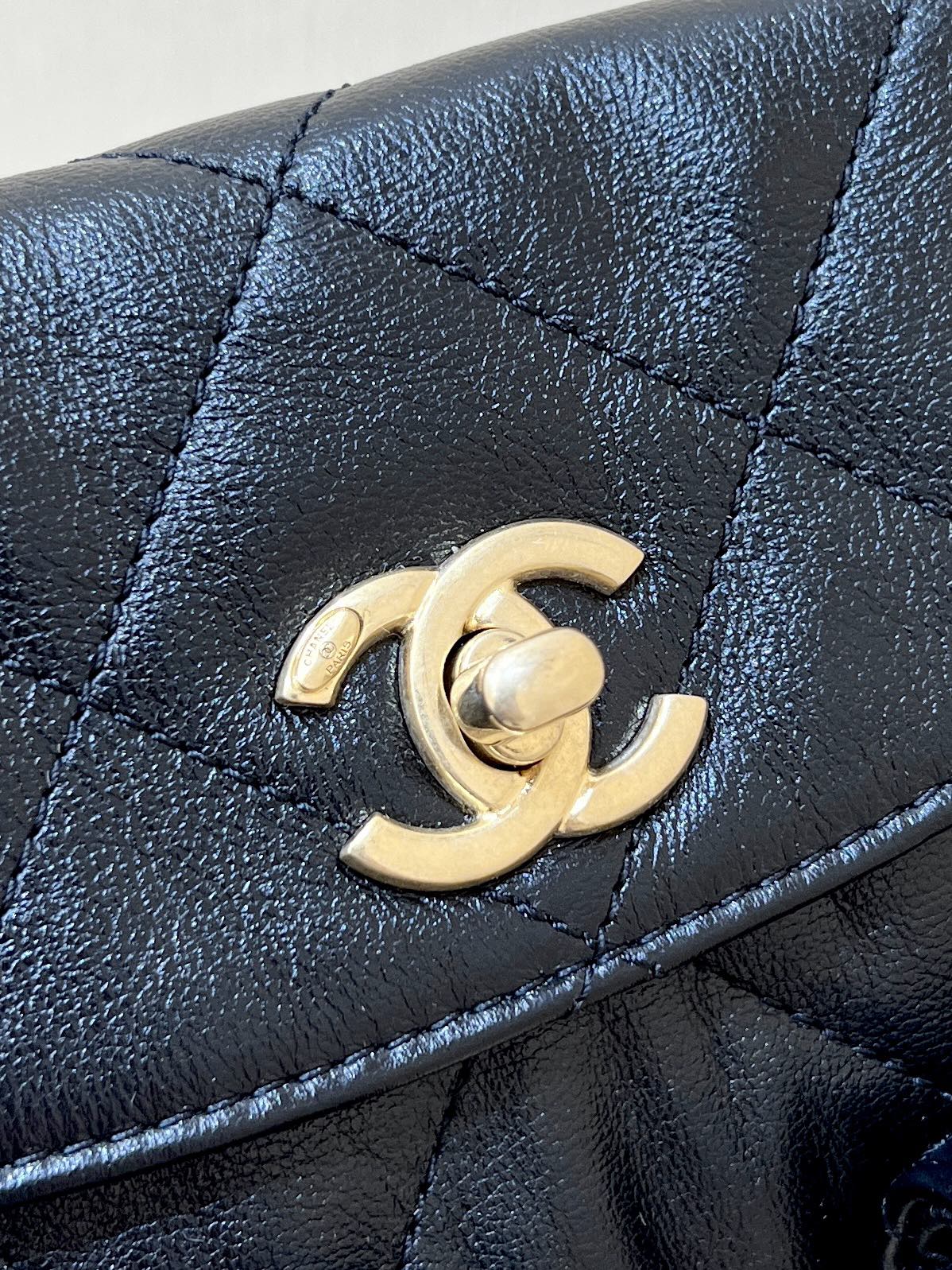 CHANEL 25S HOBO RETRO BAG 24 IN BLACK CALFSKIN GOLD HARDWARE