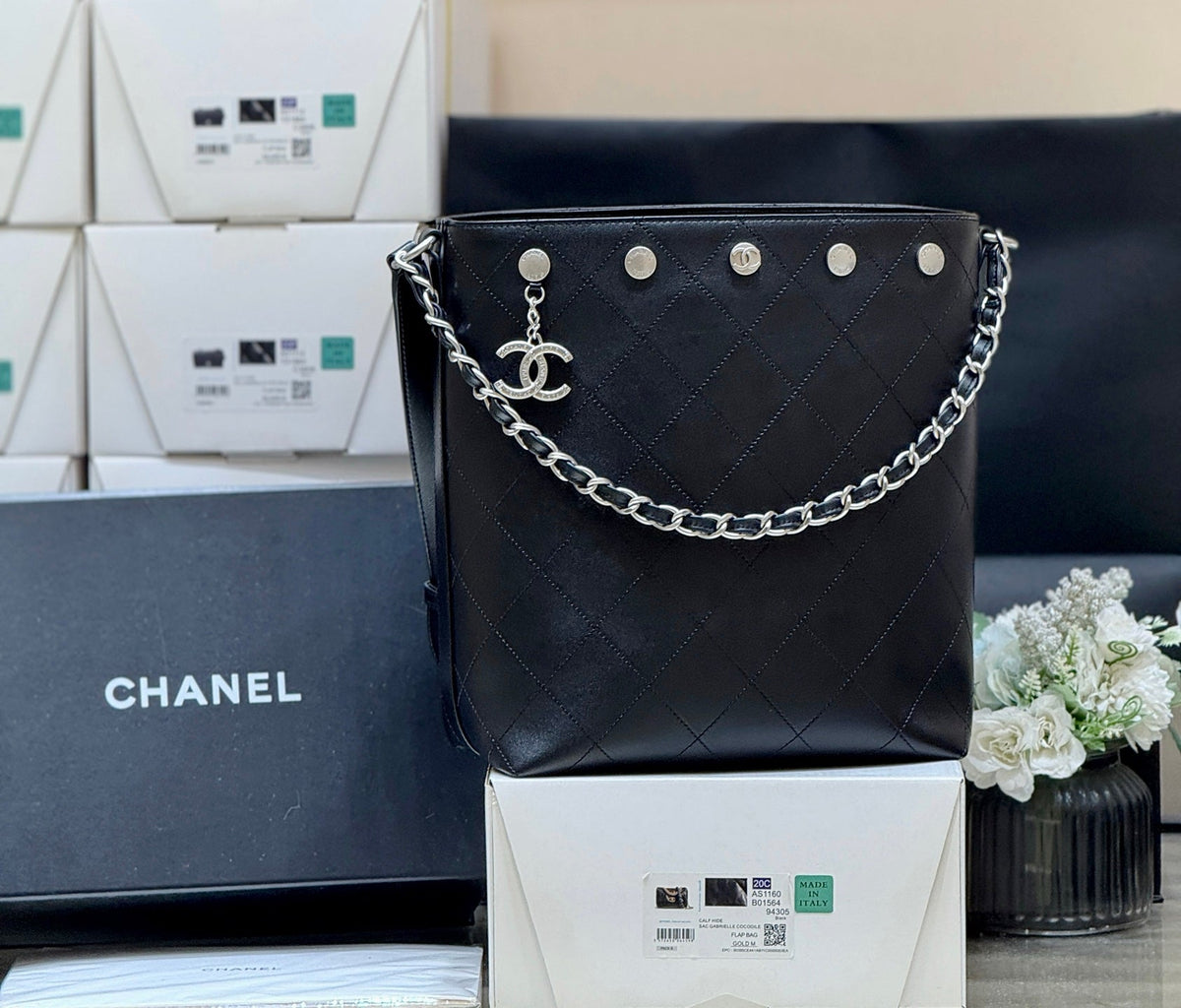 CHANEL 25S LARGE BUCKET BAG 31 IN BLACK SHINY LAMBSKIN SILVER HARDWARE