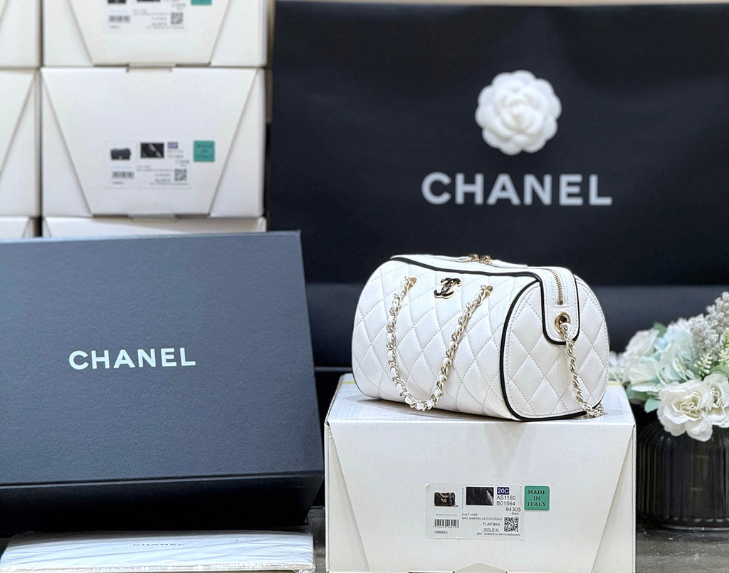 CHANEL 25S CLUTCH WITH CHAIN 18 IN WHITE LAMBSKIN