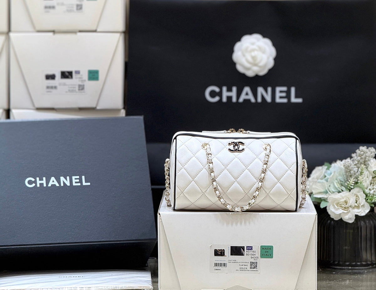 CHANEL 25S CLUTCH WITH CHAIN 18 IN WHITE LAMBSKIN