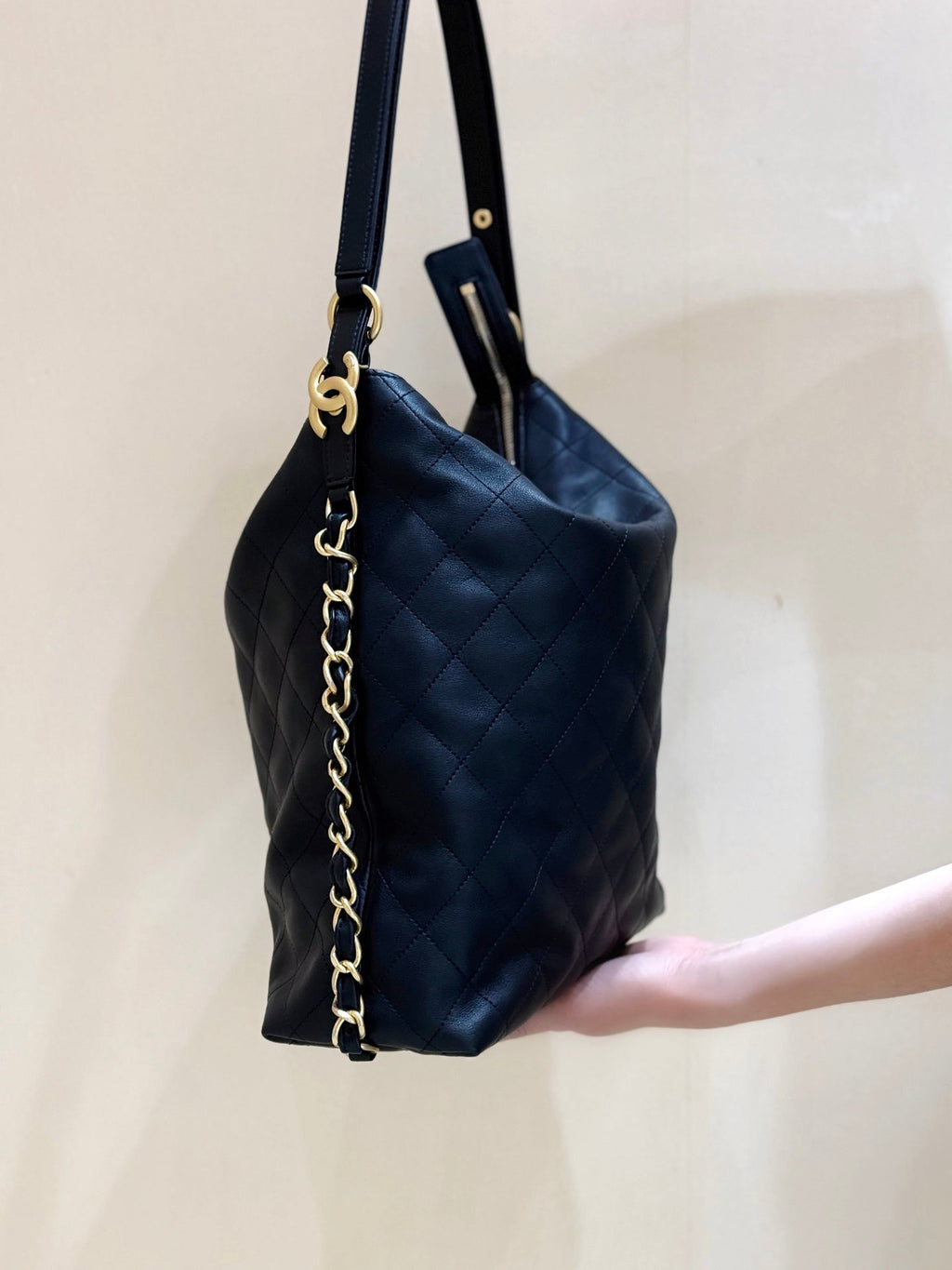 CHANEL 25S MEDIUM MAXIUM OLD HOBO BAG 33 IN BLACK CALFSKIN