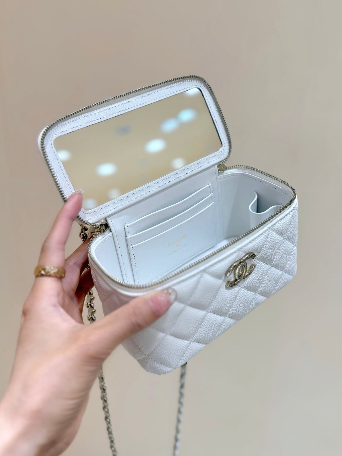 CHANEL 25S COCO CRUSH 17 IN WHITE CALFSKIN GOLD HARDWARE