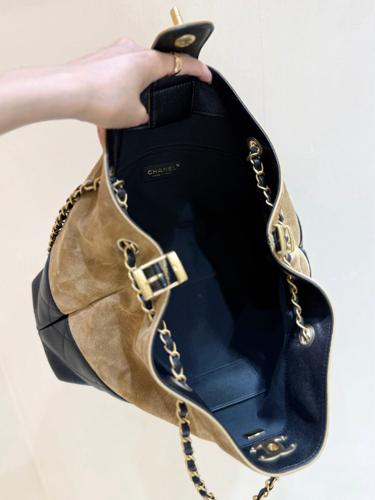 CHANEL 25S LARGE HOBO BAG 36 IN SUEDE COMBINED WITH LAMBSKIN GOLD HARDWARE