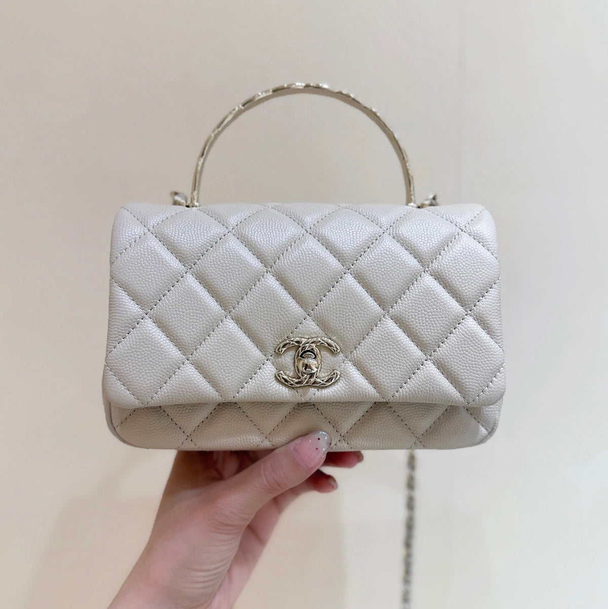 CHANEL 25S COCO CRUSH HANDLE 18 IN NUDE CALFSKIN GOLD HARDWARE