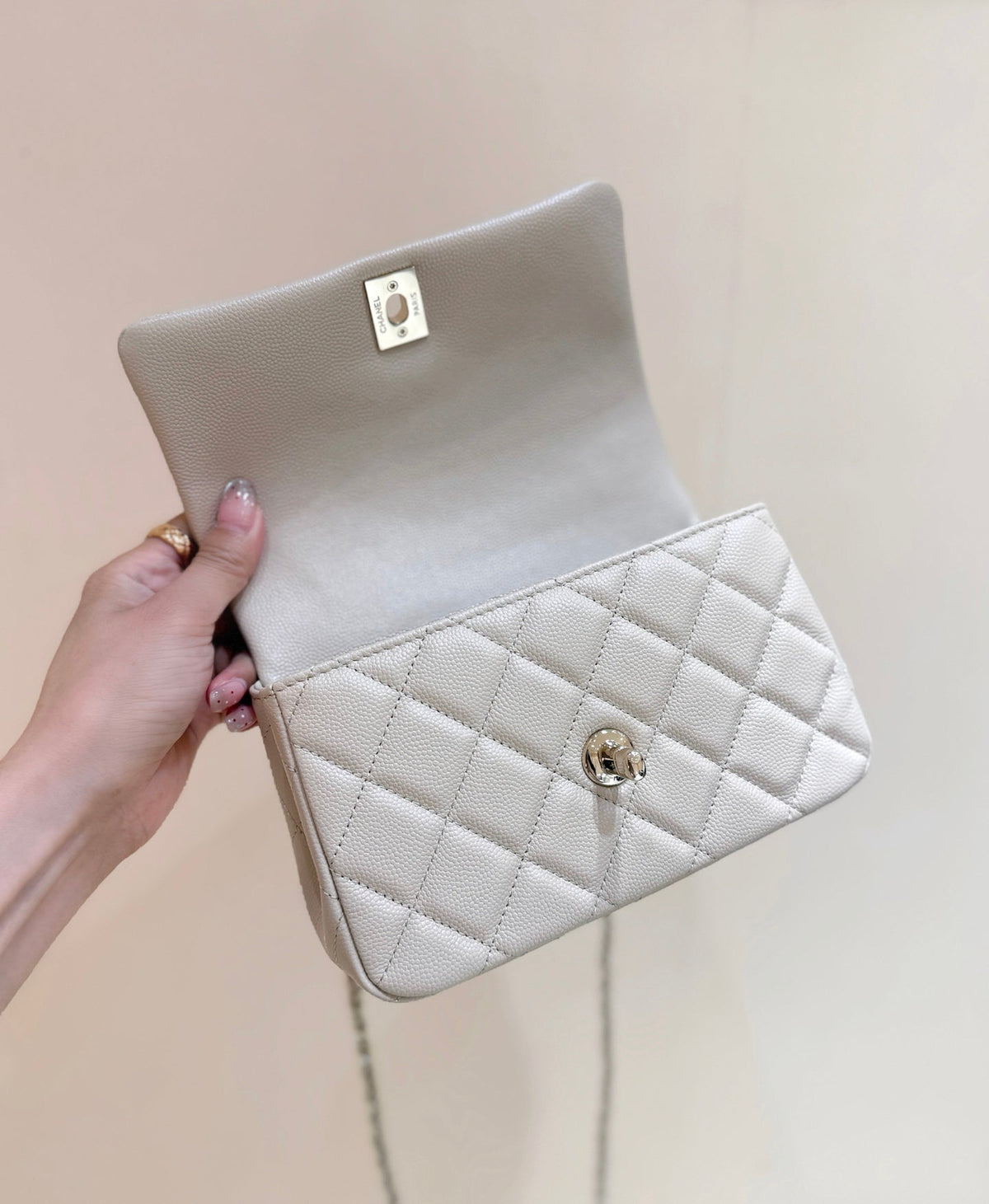 CHANEL 25S COCO CRUSH HANDLE 18 IN NUDE CALFSKIN GOLD HARDWARE