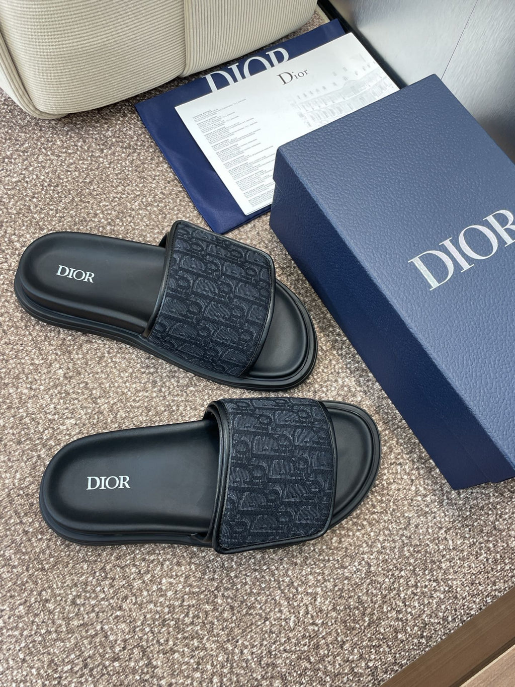 DIOR 25S ALIAS SLIDES IN BLACK CALFSKIN WITH CD OBLIQUE DARK BLUE LOGO