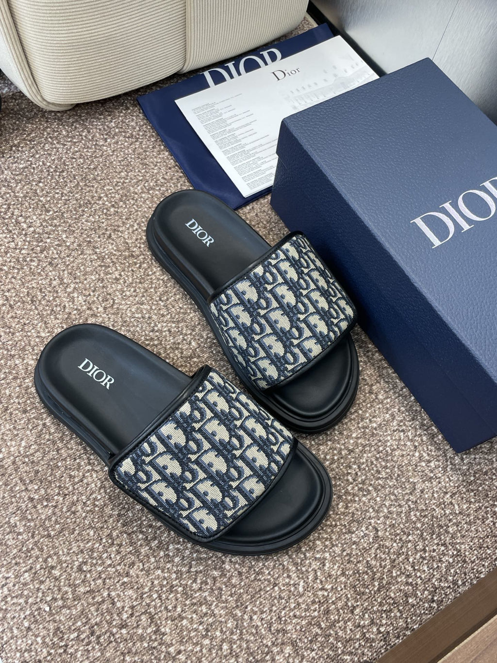 DIOR 25S ALIAS SLIDES IN BLACK CALFSKIN WITH CD OBLIQUE DEEP BLUE LOGO