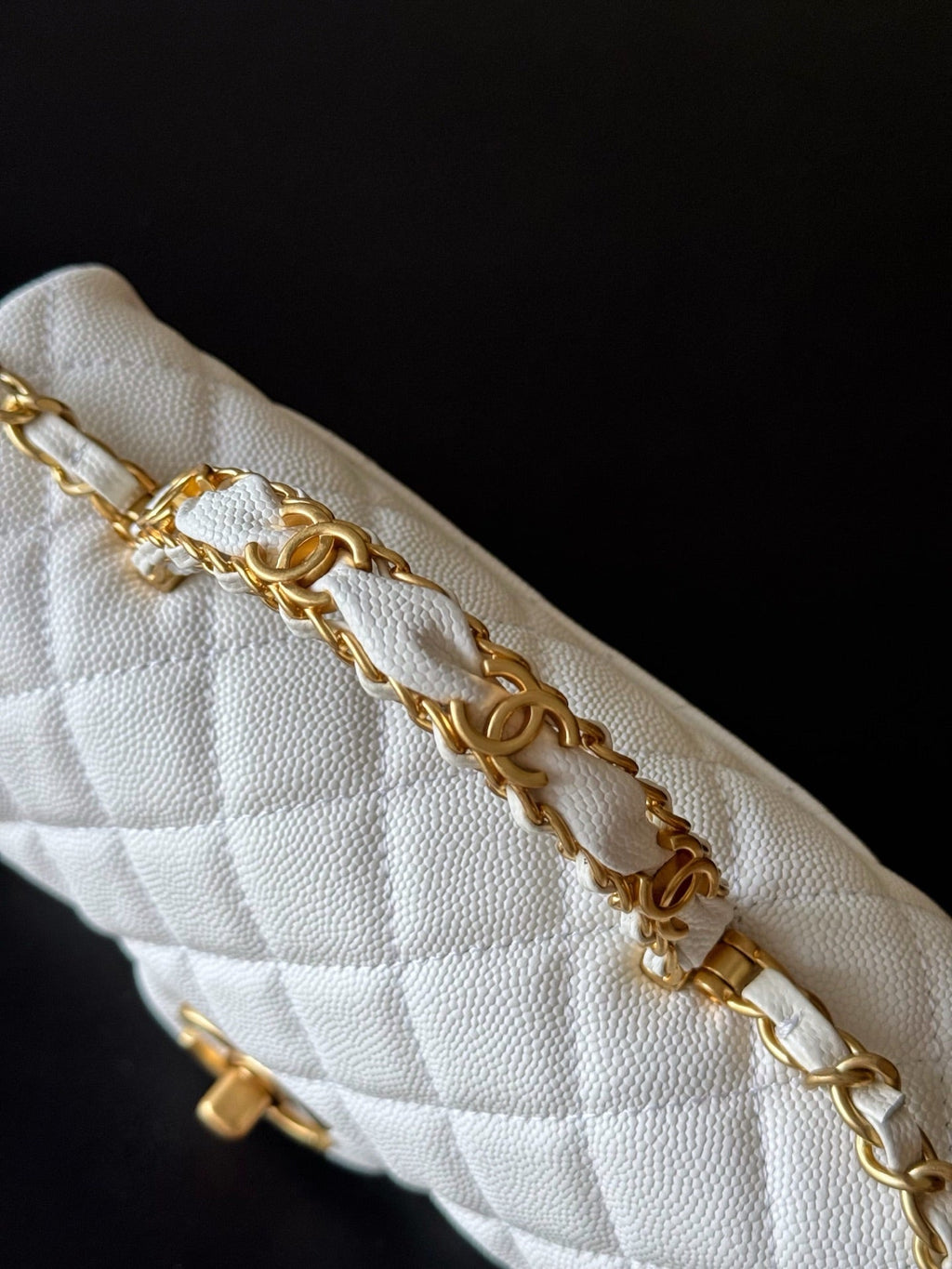 CHANEL 25S FLAP BAG 20 CM IN WHITE CAVIAR LEATHER WITH GOLD HARDWARE