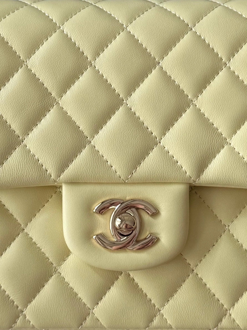 CHANEL 25S CLASSIC FLAP BAG 25 CM IN PALE BEIGE YELLOW LAMBSKIN WITH GOLD HARDWARE