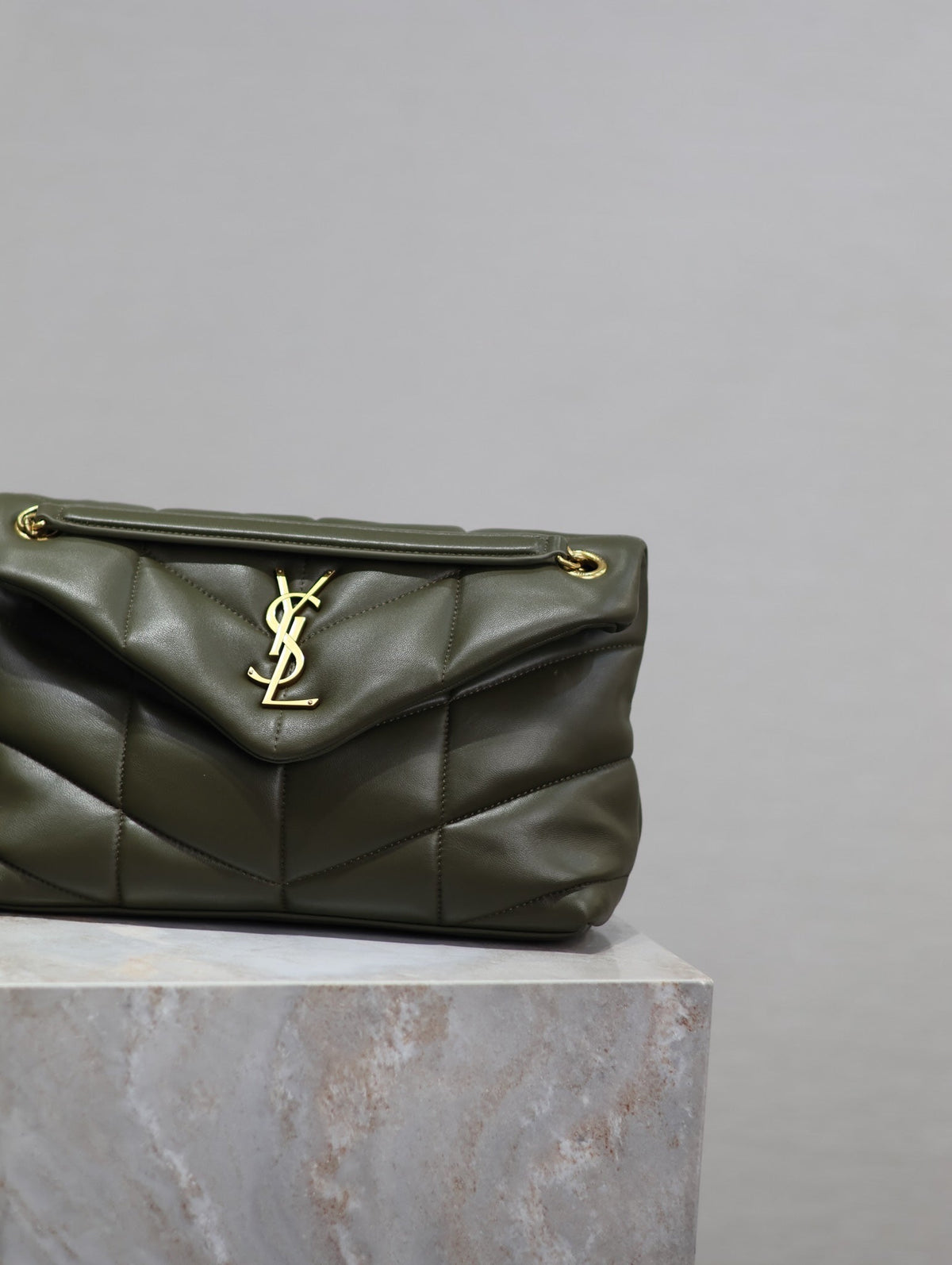 YSL 25S LOULOU PUFFER MM 29 IN DARK OLIVE CALFSKIN GOLD HARDWRE