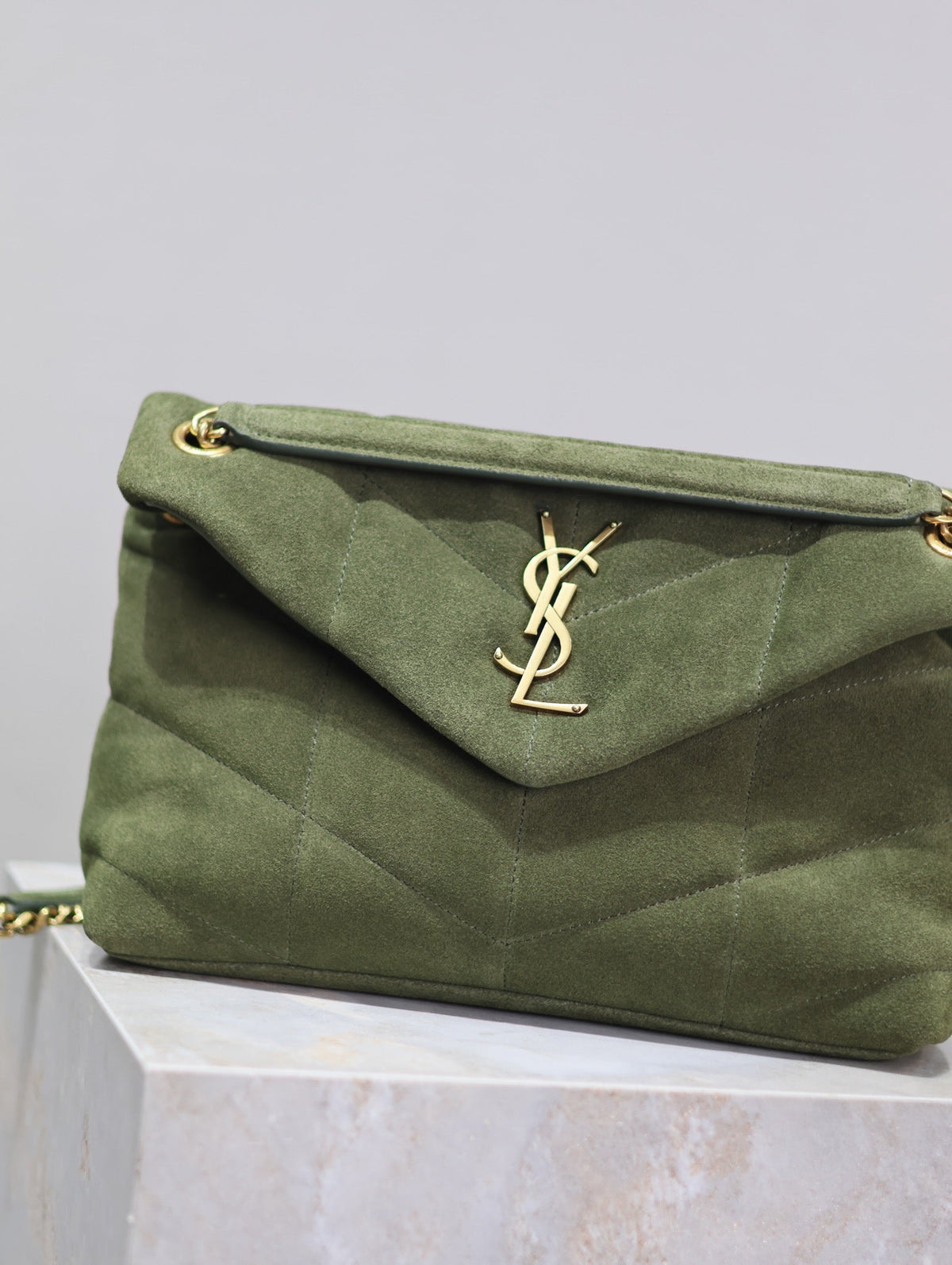 YSL 25S LOULOU PUFFER MM 29 IN GREEN SUEDE GOLD HARDWARE