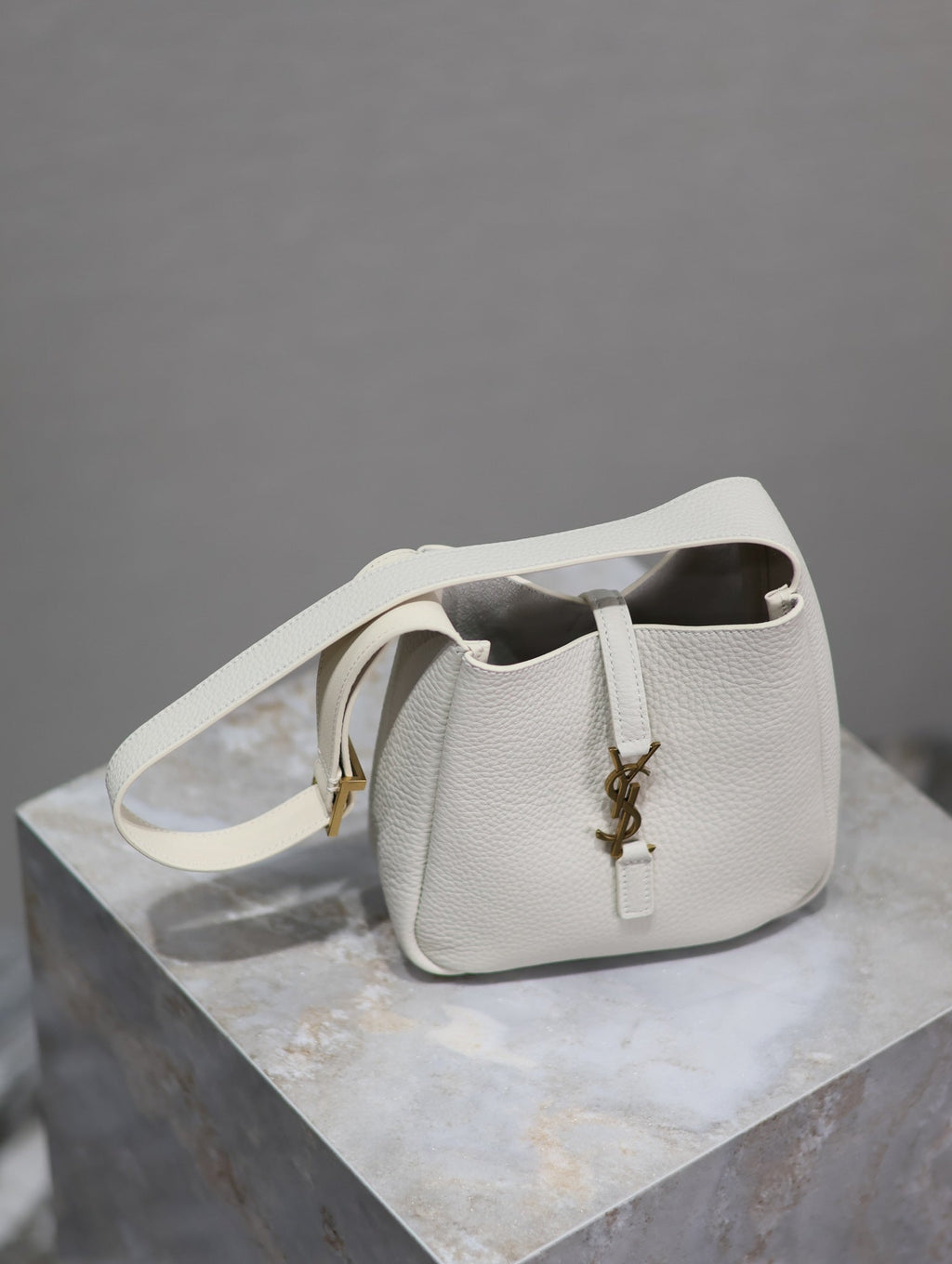 YSL 25S LE 5 À 7 BAG 16 IN BLANC VINTAGE GRAINED CALFSKIN GOLD HARDWRE