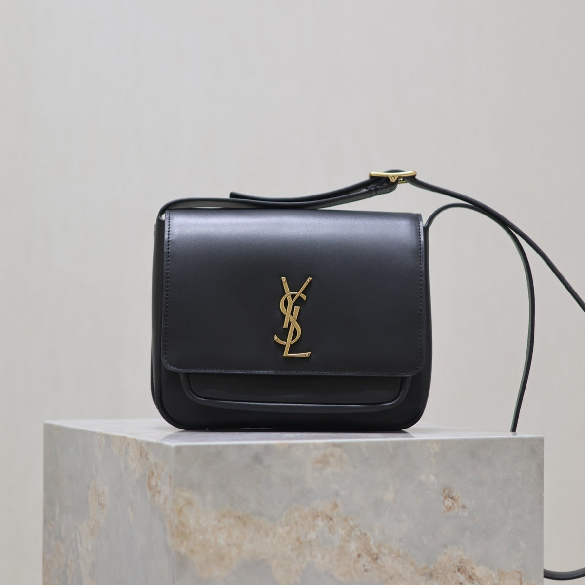 YSL 25S NIKI BABY 22 IN BLACK CALFSKIN GOLD HARDWARE