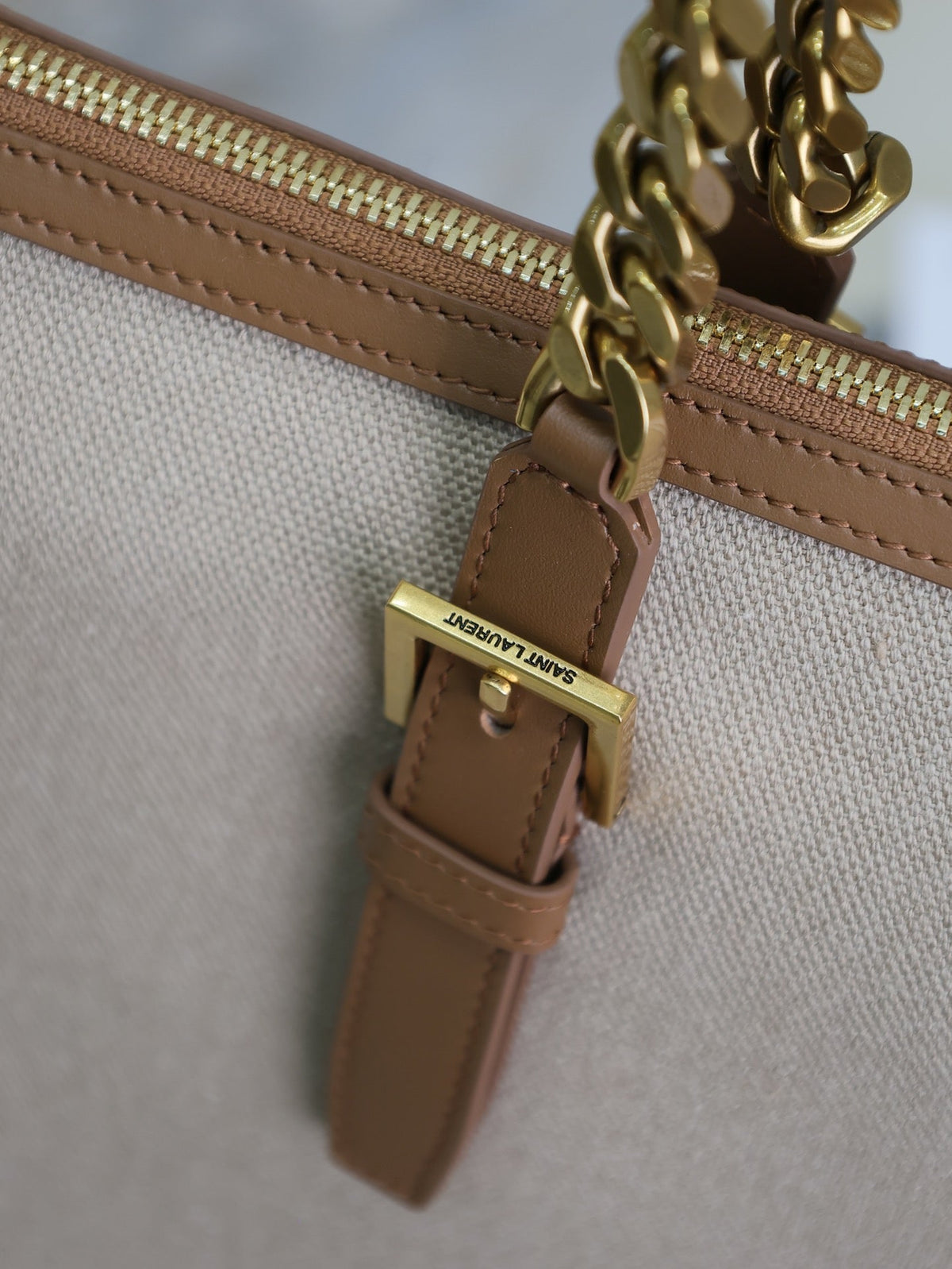 TRAVEL BAG 48 IN WHITE CANVAS AND BROWN LEATHER TRIM GOLD HARDWARE