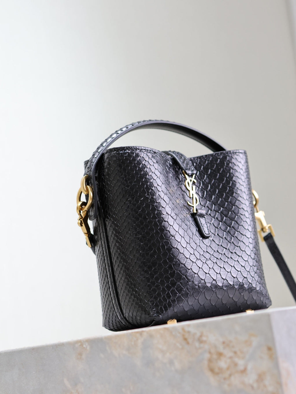 YSL 25S LE 37 BUCKET 15 IN BLACK SNAKE EMBOSSED CALFSKIN GOLD HARDWRE