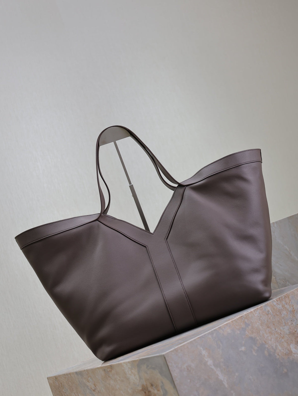 YSL 25S Y TOTE 50 IN PURPLE BROWN CALFSKIN GOLD HARDWRE