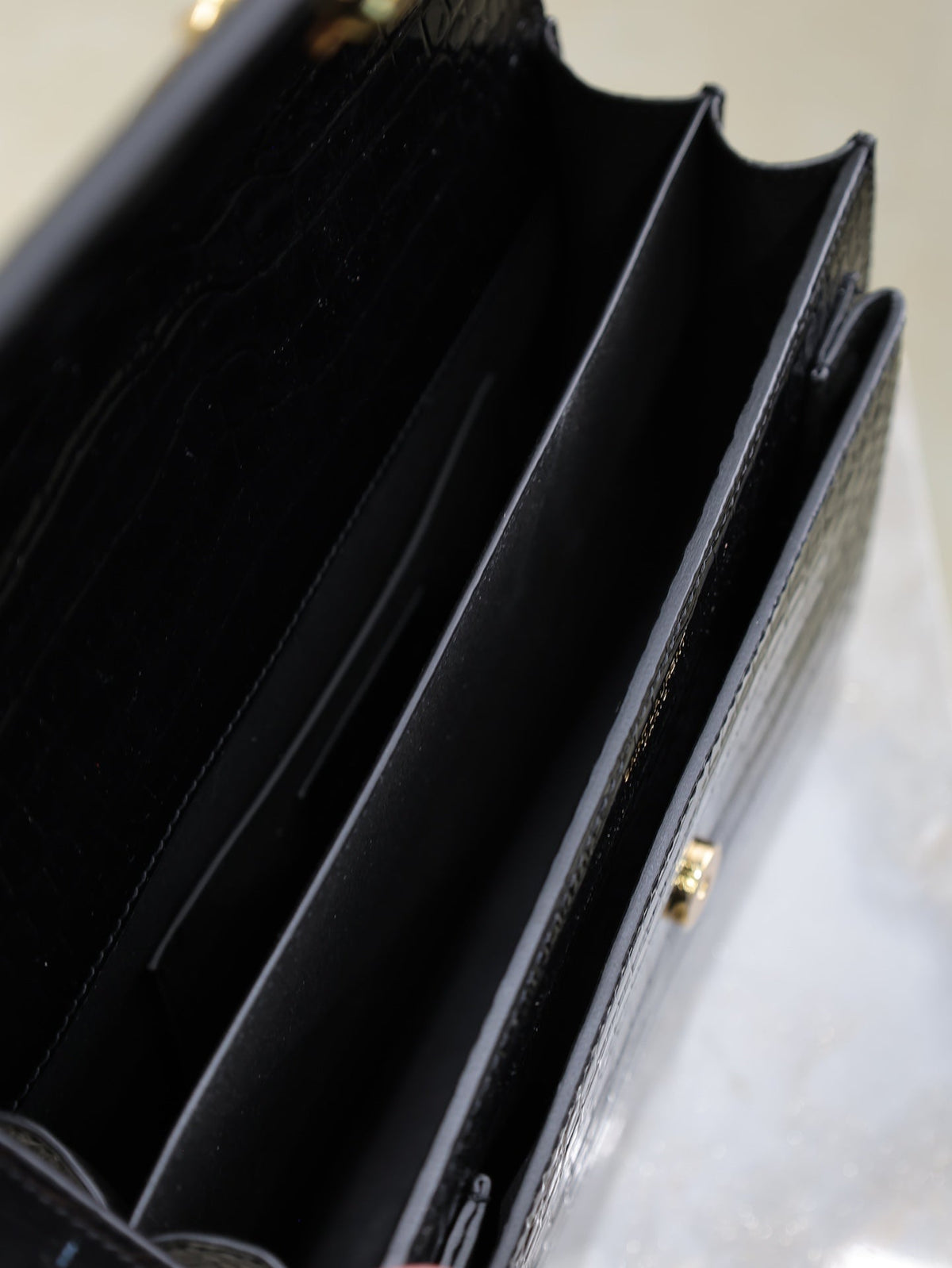 YSL 25S SUNSET MEDIUM 22 IN BLACK CROCODILE-EMBOSSED SHINY CALFSKIN GOLD HARDWARE